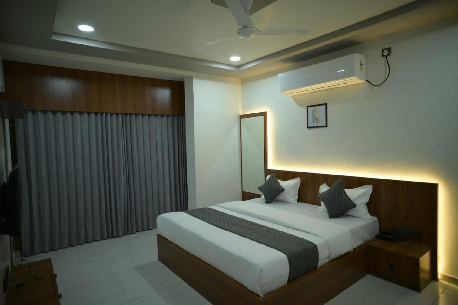 Palanpur Hotel Aagman מראה חיצוני תמונה