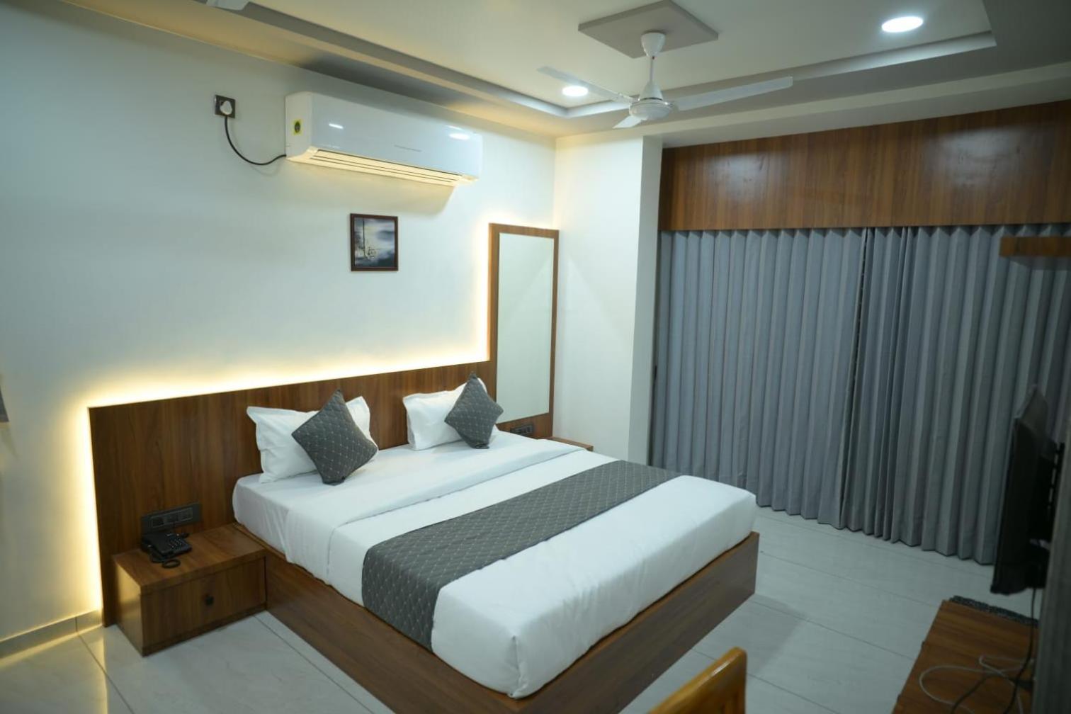 Palanpur Hotel Aagman מראה חיצוני תמונה